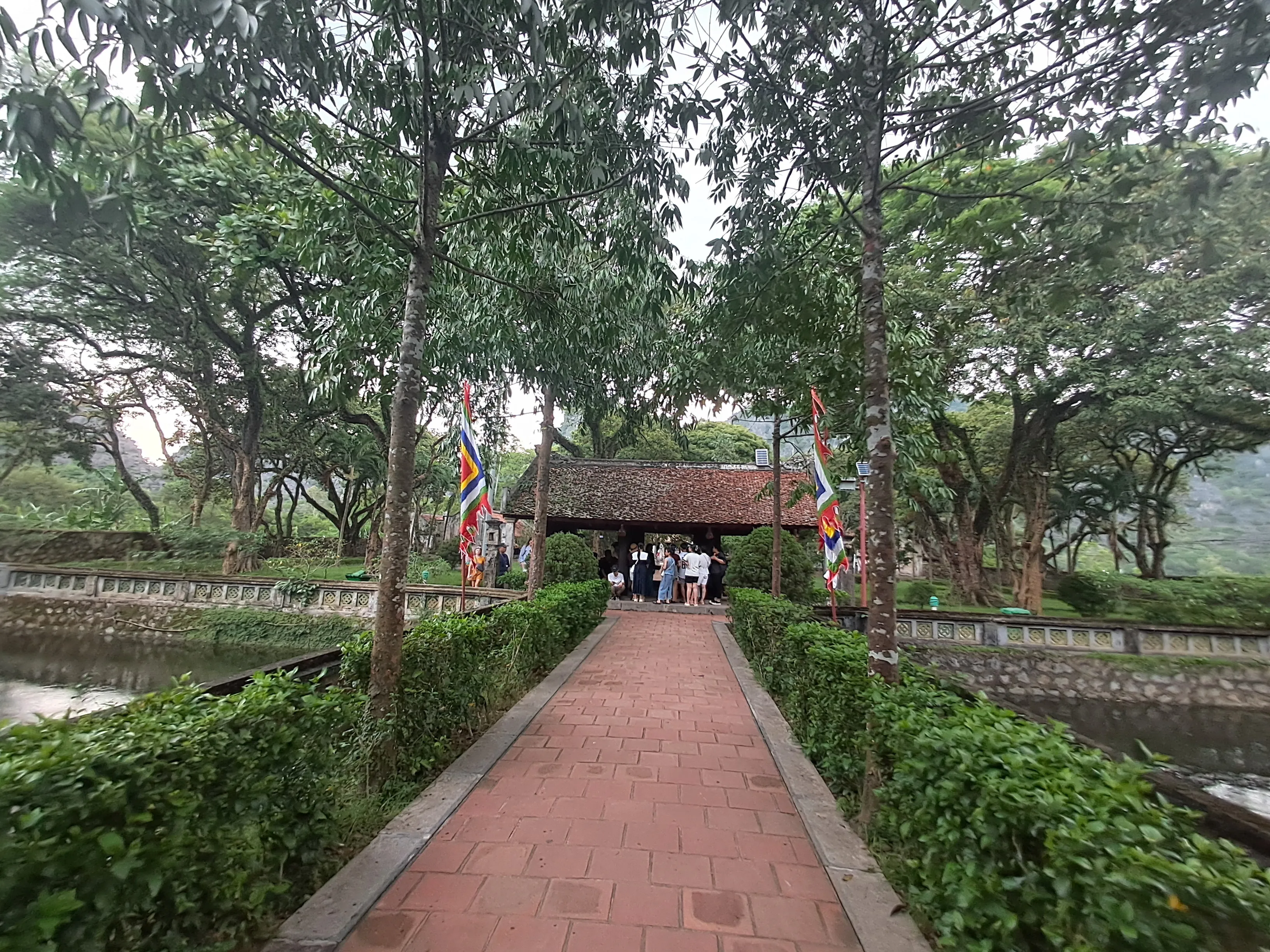 Khu lăng đền tại Cố đô Hoa Lư