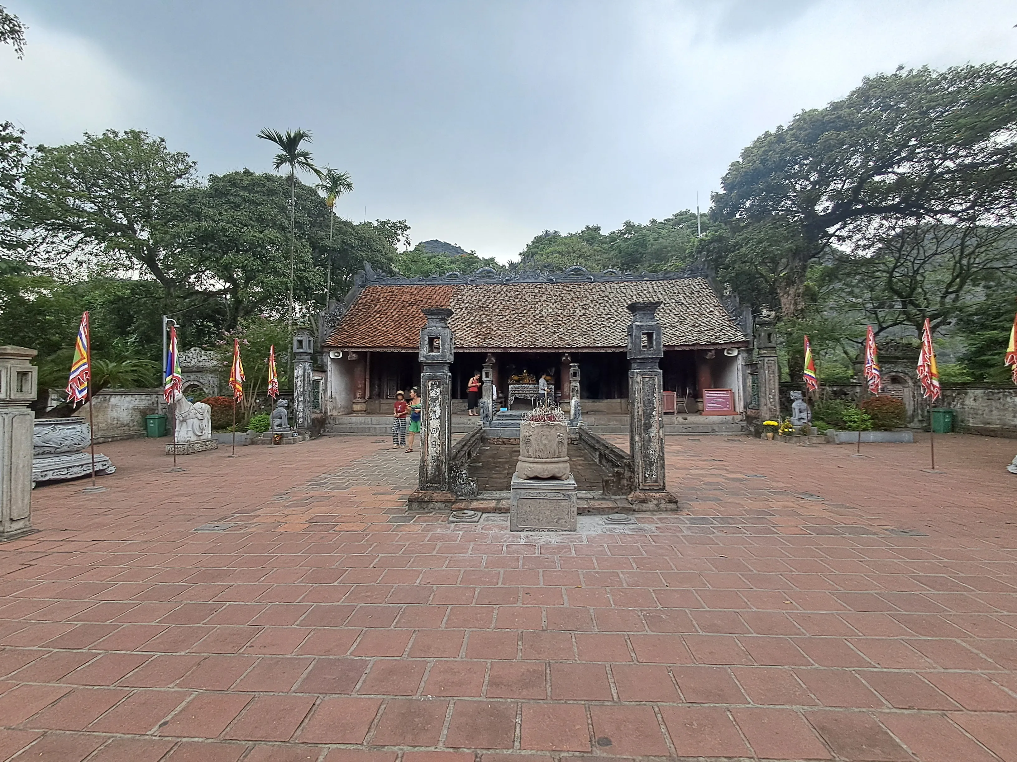 Không gian linh thiêng tại đền vua