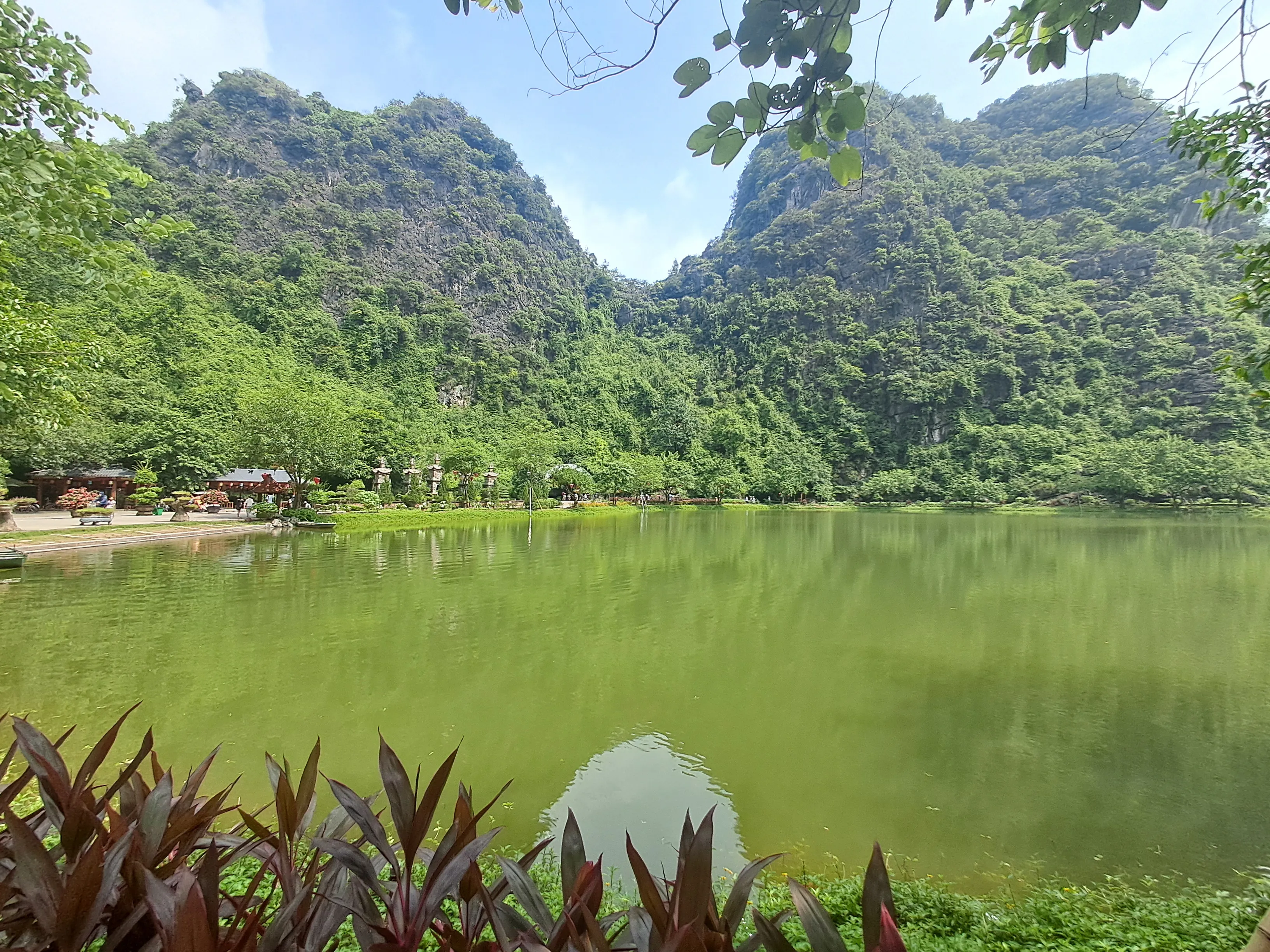 Khung cảnh trong Tuyệt Tịnh Cốc