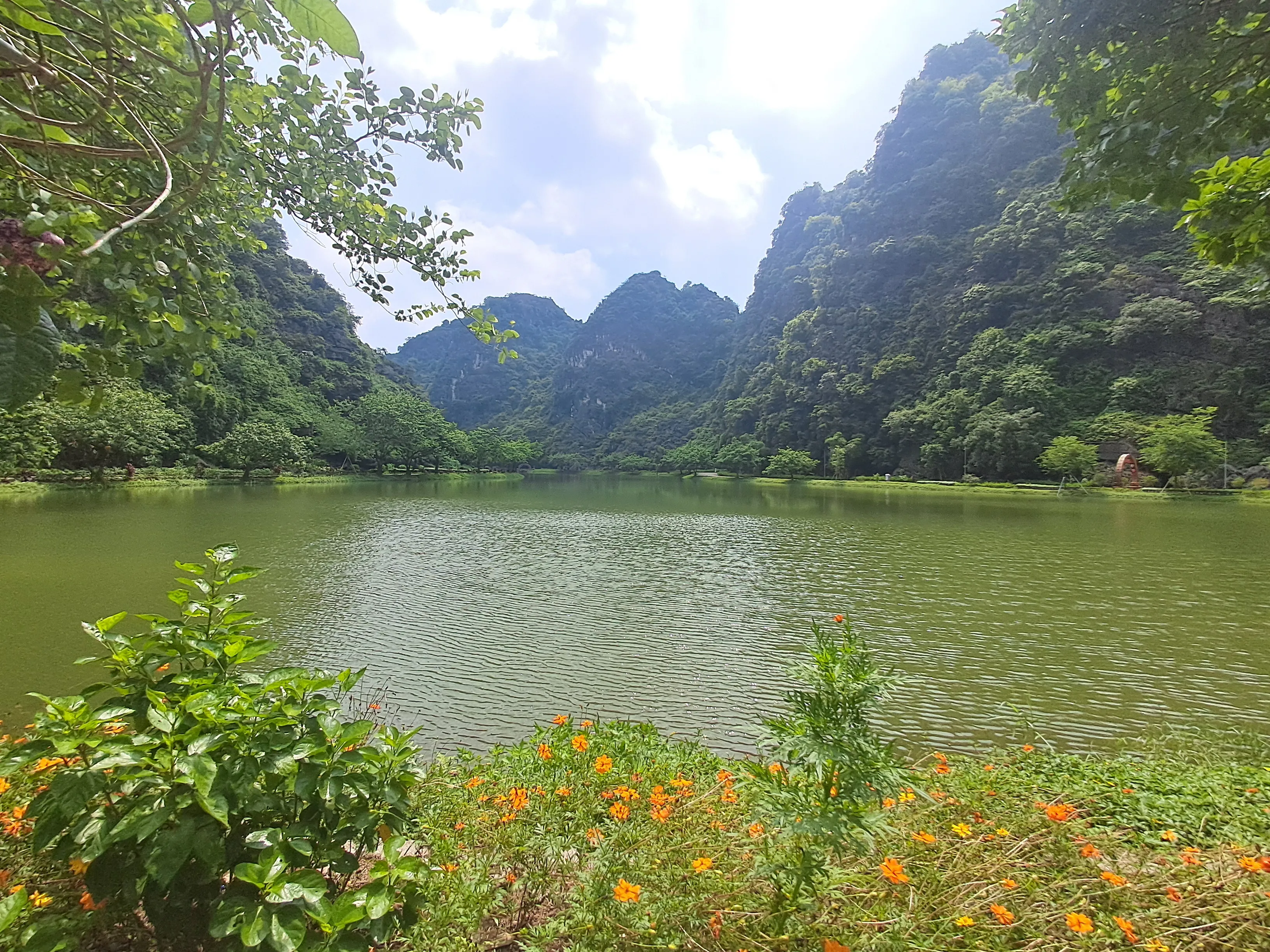 Phong cảnh bên trong Tuyệt Tịnh Cốc